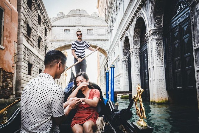 Sunrise Couple Photoshoot Tour - Timing and weather: sunrise is the point, so be flexible