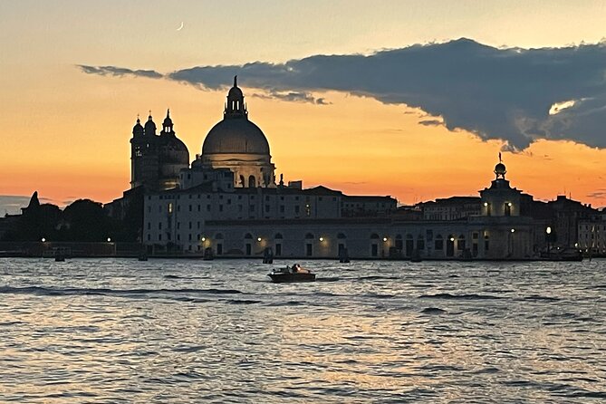 Sunset Jazz Catamaran Cruise with Aperitivo and Live Saxophone - Meeting point and getting aboard without stress