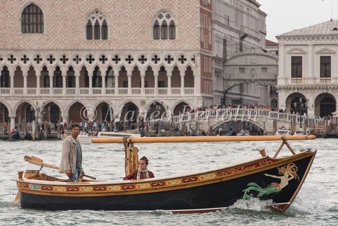 Sunset Traditional Boat Tour with Prosecco - The boat ride reality check: motor noise and splashes