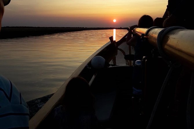 Sunset Traditional Boat Tour with Prosecco - Where you meet in Dorsoduro, and why the exact spot matters