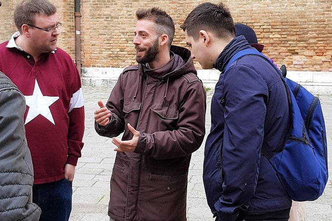 Tapas & Wines through secret Venice - Meeting at Enoteca Al Volto, Then Walking Toward Rialto