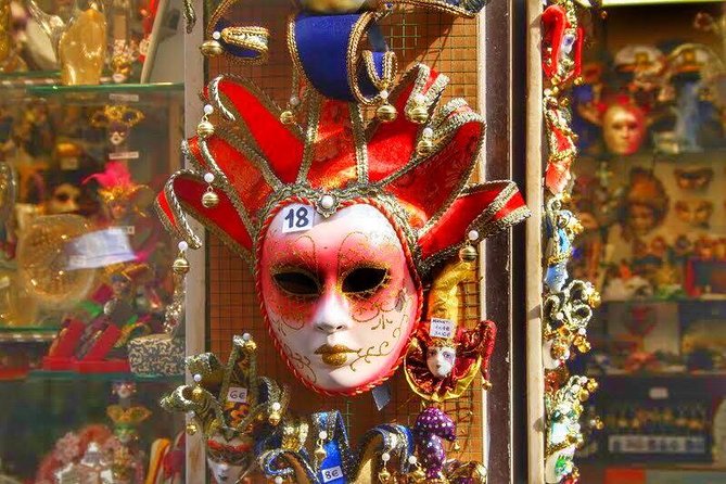 Tasty Street Food Tour of Venice City Center with Cicchetti & Local Specialties - Guide quality and small group size, why it matters in Venice