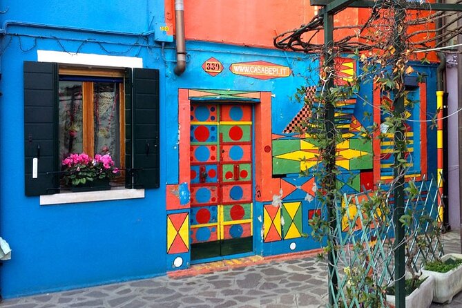 The Secret Corners of Burano - How the guide shapes your Burano walk