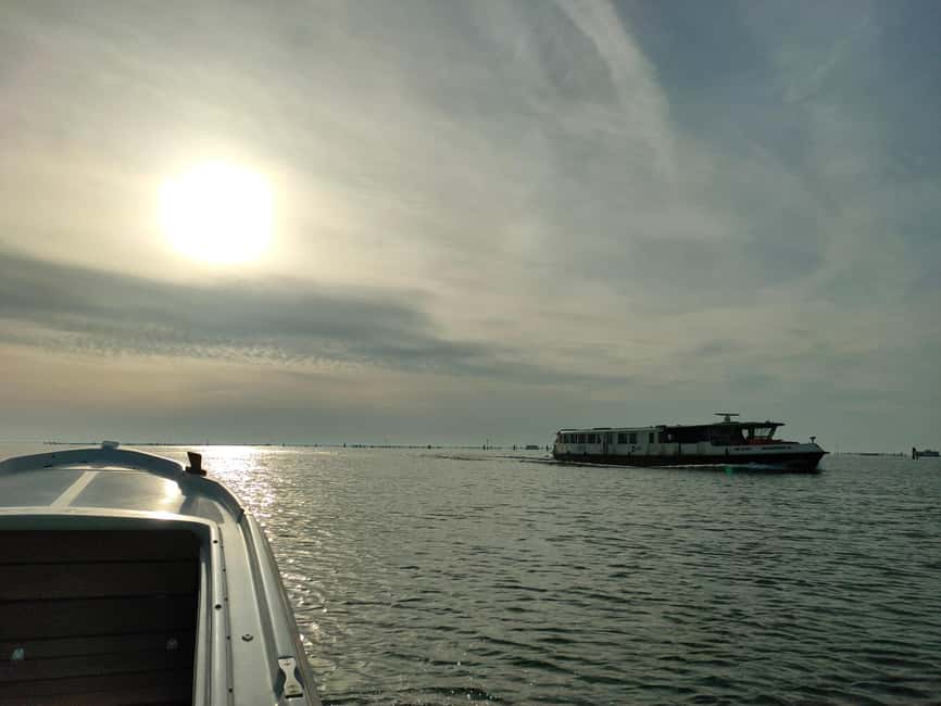 Tour to Pellestrina in a typical lagoon boat from Chioggia - Pellestrina Island: colorful houses from a local-facing angle