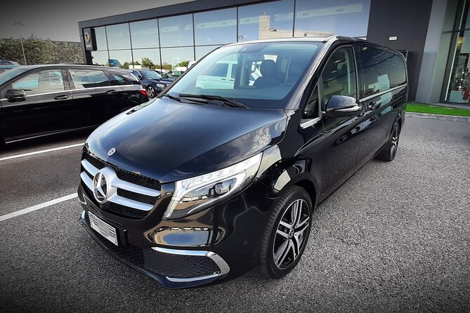 Transfer from Venice Airport to Cortina d'Ampezzo - Meeting your driver at Venice Marco Polo, with a sign and luggage help