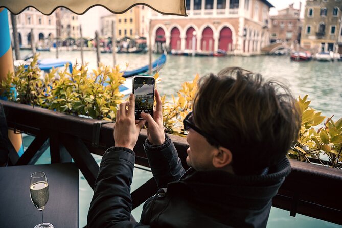 Unseen Venice: Hidden Paths and Rooftop Views - Aperitivo finale: coffee break, snacks, and Prosecco