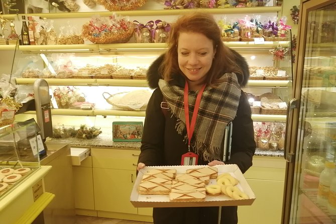 Venetian Cicchetti Street Food and Sightseeing Walking Tour - Bacari Bites: How Cicchetti Tastings Work