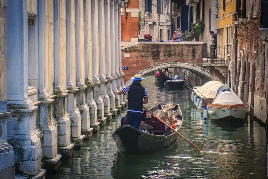 Venetian Private Sandolo tour - Why a Sandolo Ride Feels More Venetian Than the Usual Gondola Script