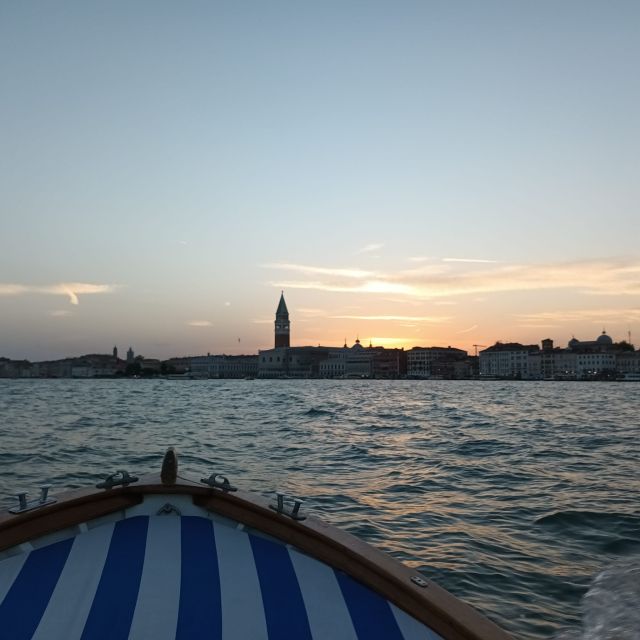 Venezia: Tour privato in Barca a Murano, Burano e Torcello - Burano: lace, color, and taking your time among locals