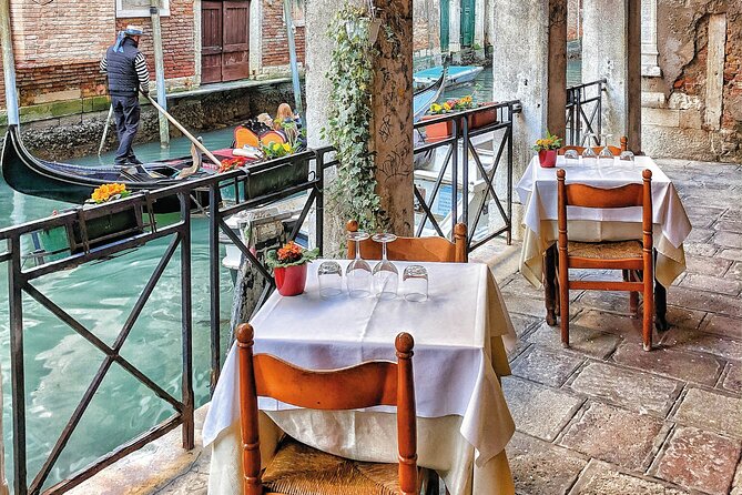 Venezia Walking Tour with Audio and Written Guide by a Local - Small Group, Big Freedom