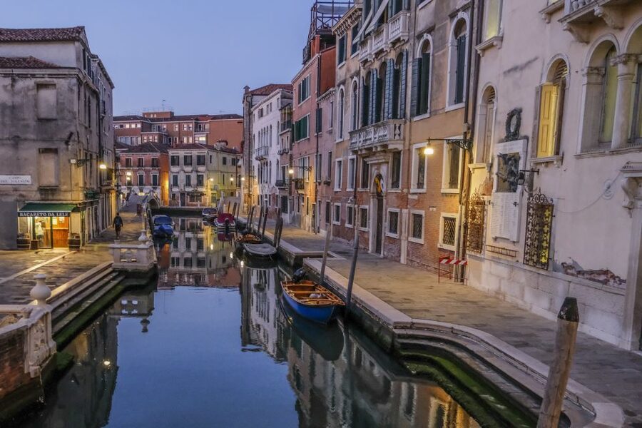 Venice: 2-Hour Private Photo Walk - Meeting at Bancogiro: how the walk gets going