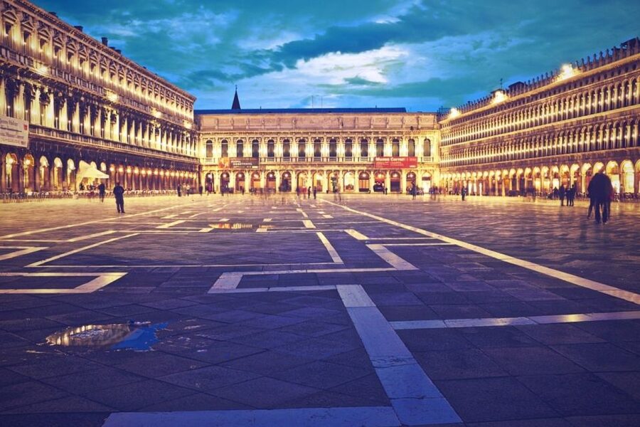 Venice: 2-Hour Private Walking Tour at Night - Price and value: what you get for $219.77 per person