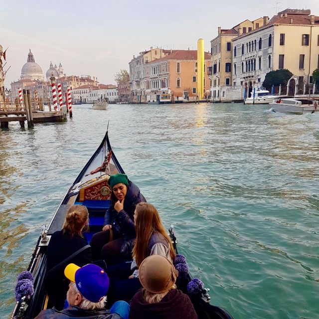 Venice: 30 min Gondola Ride on the Grand Canal with Guide - Palazzo Contarini del Bovolo, Teatro La Fenice, and San Moisè Church