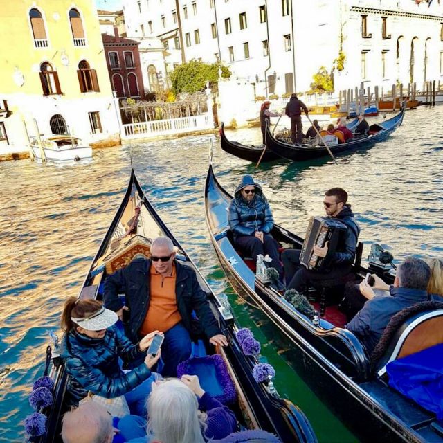Venice: 30-Minute Gondola Ride on Grand Canal with Serenade - Who should book this gondola serenade ride