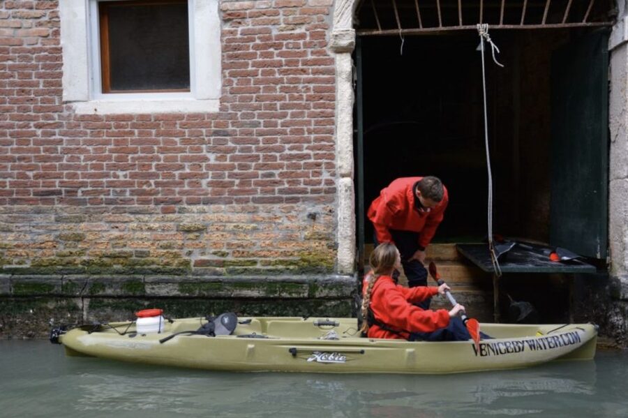 Venice: 60' Quick Kayak Tour of Venice with guide - Safety, Coaching, and Paddling for All Levels
