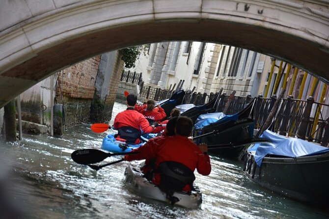Venice: 60' Quick Kayak Tour with guide - Finding Calle Brazzo at 4:30 pm without stress