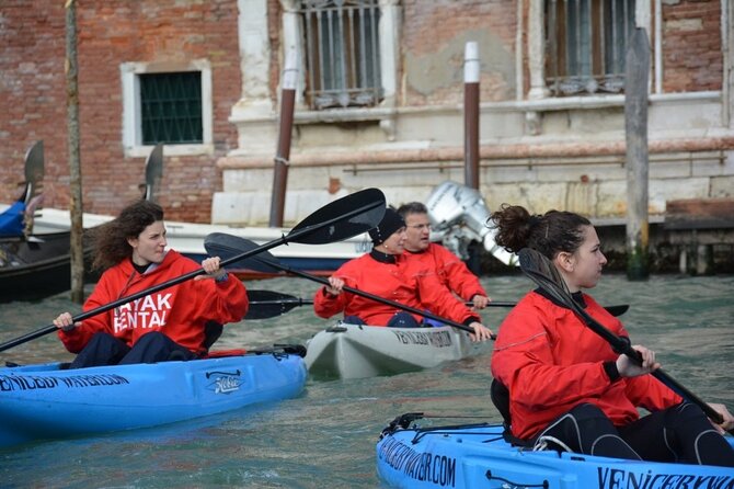 Venice: 60' Quick Kayak Tour with guide - Your local guide and the meaning of “small, respectful tourism”