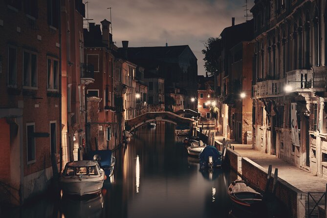 Venice at Sunset: Crimes, Legends and Mysteries - Stop 3: Ponte di Rialto at Sunset Time