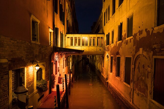 Venice at Sunset: Crimes, Legends and Mysteries - Stop 5: Campo de la Fava and Shadowy Encounters in Narrow Streets