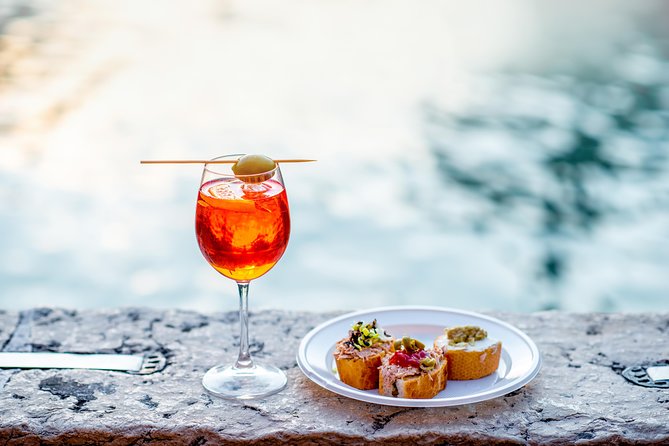 Venice Bacaro Food Tour: Eat and Drink like a Venetian - Entering Venice by way of bacari