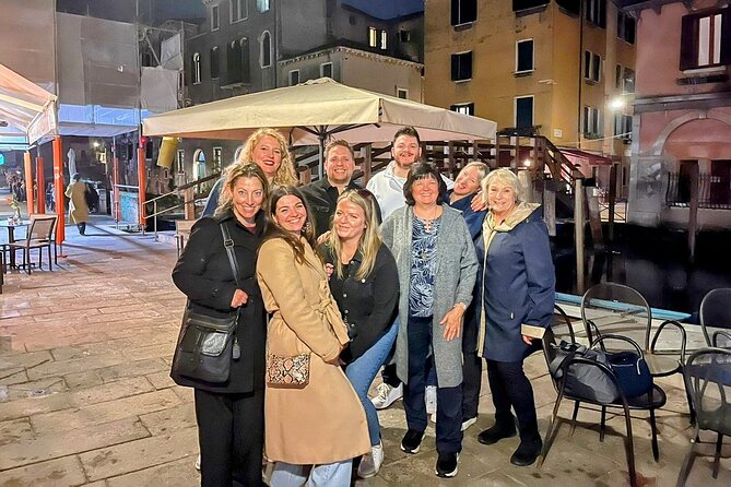 Venice Bacaro Food Tour: Eat and Drink like a Venetian - Calle de la Testa: cicchetti with an ombra di vino