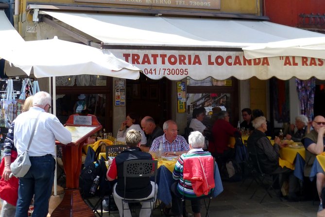 Venice: Boat Tour to Murano, Burano and Torcello with Fish Lunch - Lunch on Burano at Al Raspo de Ua: What’s Actually Included