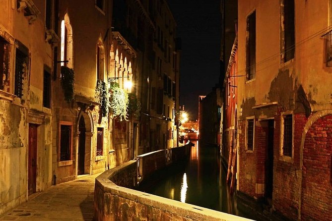 Venice by Night: Highlights & Hidden Gems Tour - Why Venice Looks Better When the Day Crowd Leaves