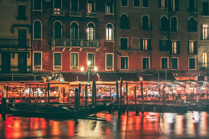 Venice by Night: Highlights & Hidden Gems Tour - The Walk Rhythm: 1.5 Hours, Quick Stops, Photo-Friendly Pauses