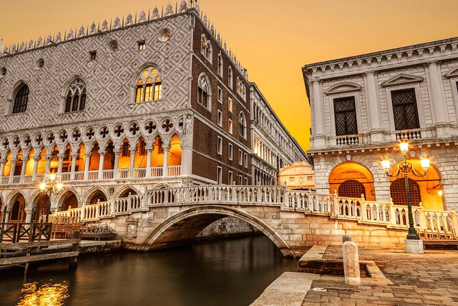 Venice: Casanova Charm Carnival Treasure Hunt - Your game plan: app, map, and photo checkpoints