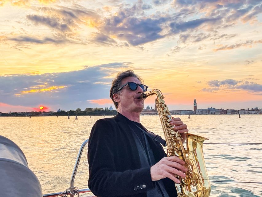 Venice: Catamaran Sunset Jazz Cruise with Aperitivo - Getting there: the meeting point is simple, but watch the sails