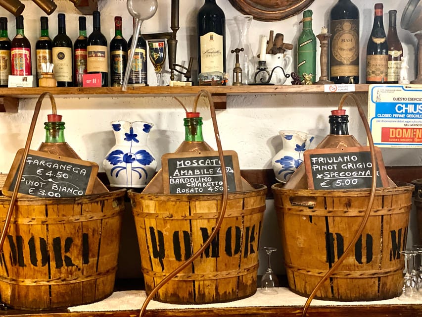 Venice: Cicchetti Street Food and Sightseeing Walking Tour - Guide energy and the art of making bites make sense