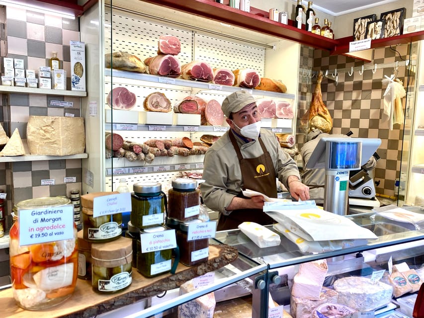 Venice: Cicchetti Street Food and Sightseeing Walking Tour - Bàcari and cicchetti: small plates, big culture
