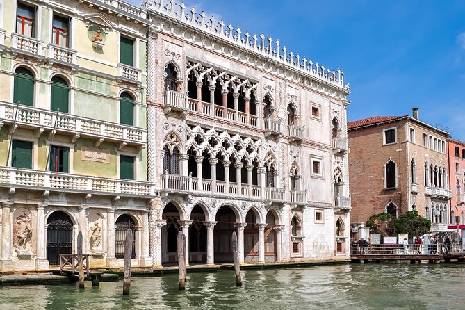 Venice City Center Guided Walking Tour - Semi-Private 12ppl Max - Ponte de Chiodo and Palazzo Mastelli del Cammello: Venice’s odd details