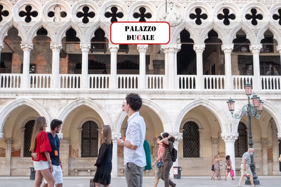 Venice: City Center Historical Guided Walking Tour - Calli and Campi: how narrow streets change the whole feel of Venice