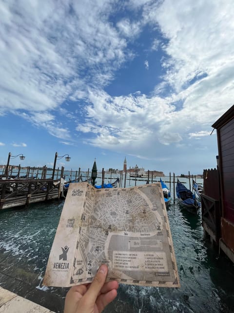 Venice City Escape: "Hunting for L'Omo dal Capelon" - The plot: who is LOmo dal Capelon, and why you walk Venice at night?