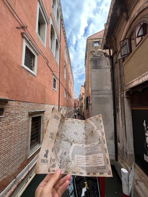 Venice City Escape: "Hunting for L'Omo dal Capelon" - How the smartphone chat runs your mission (and what it feels like)