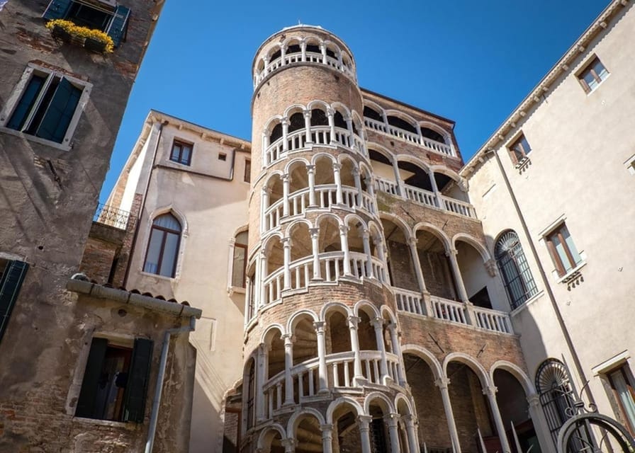 Venice: City Highlights and Hidden Gems Walking Tour - Palazzo Contarini del Bovolo and the spiral staircase you will remember