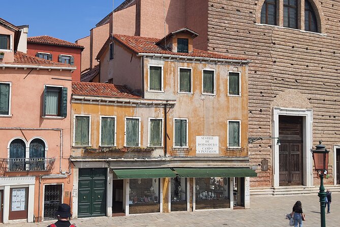 Venice City Highlights Guided Tour for Kids & Families - The kid-friendly ingredient: games, competitions, and a lively guide