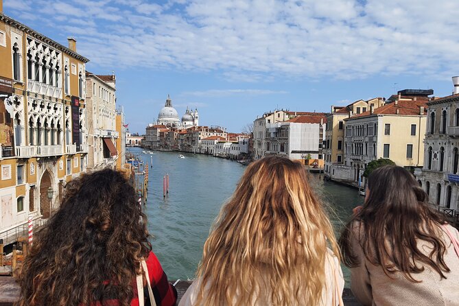 Venice City Highlights Small Group Tour with a local guide - A practical 2-hour Venice route that respects your time