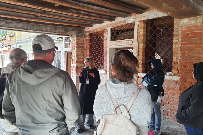 Venice City Highlights Small Group Tour with a local guide - The Rialto District stroll: the old financial and trade center