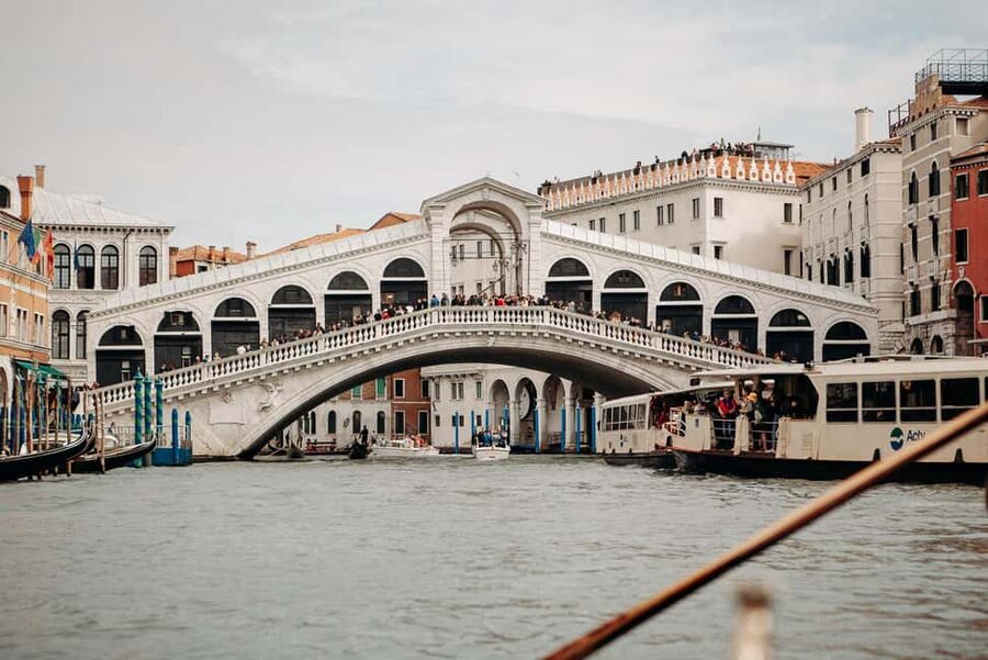 Venice: City Highlights Tour with St Mark's and Gondola Ride - Getting Started at San Giacometto and Why the Route Works