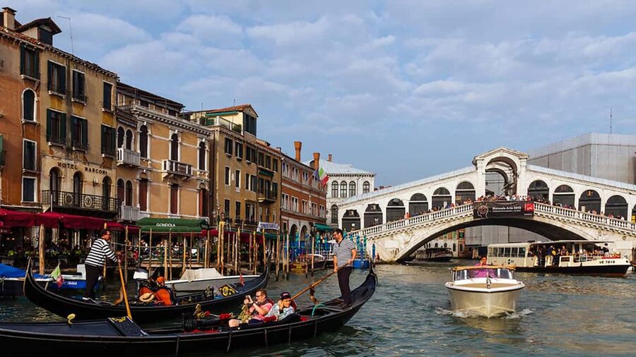 Venice: City Highlights Tour with St Mark's and Gondola Ride - St Mark’s Square and the 2 PM Basilica Entry: What You Actually Gain