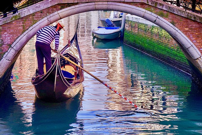 Venice: Classic 30-Minute Gondola Ride Through the Canals - Sights you’ll likely spot from the water, and what to look for