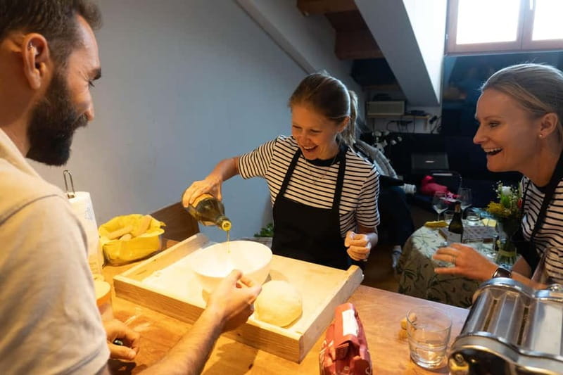 Venice: Cooking Class + Guitar Concert at Chef's Francesco - Meeting up in Venice: simple instructions beat stress
