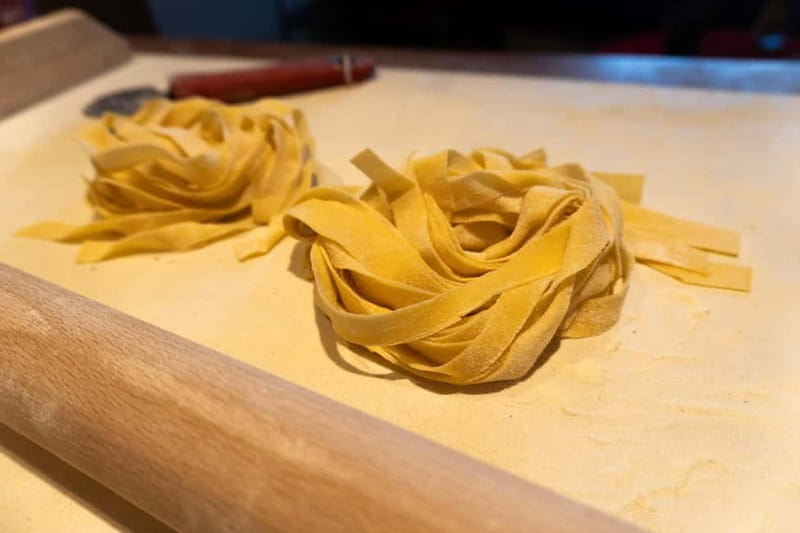 Venice: Cooking Class + Guitar Concert at Chef's Francesco - The 3-hour flow: welcome bites, cooking work, then guitar night