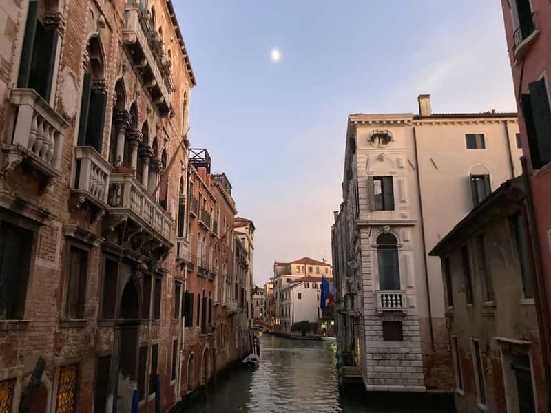 Venice: Crimes, Legends, and Mysteries Sunset Tour - Meeting at Campo San Polo, then letting the route set the tone