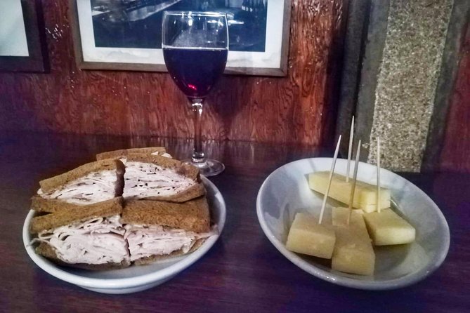 Venice Dinner Food Tour around Jewish Ghetto & Cannaregio Quarter - Dinner, dessert, and Kosher wine for an easy full meal