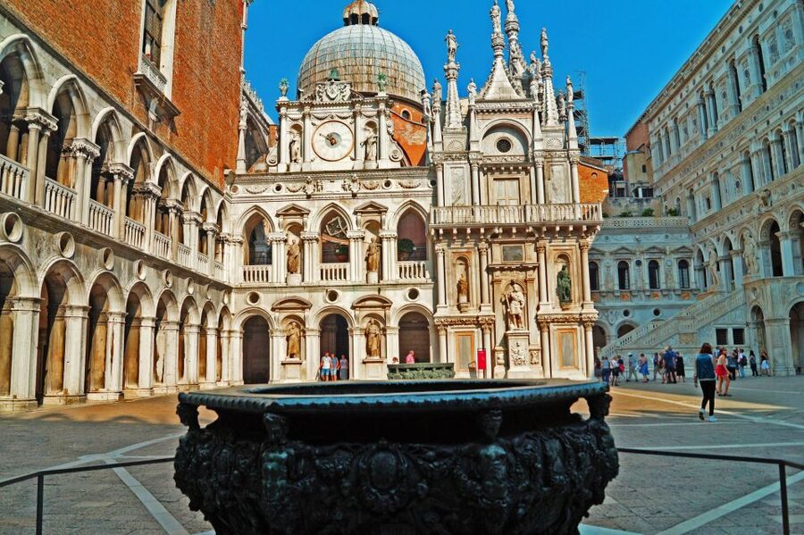 Venice: Doge’s Palace and Basilica Roman Empire Guided Tour - Optional Gondola Experience: Venice on the water, but not a private ride