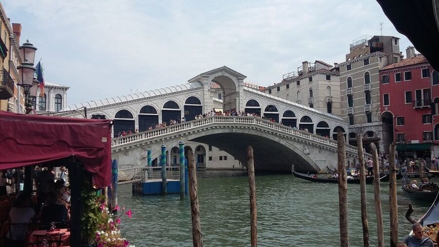Venice: Doge's Palace and Basilica Skip-the-Line Guided Tour - Meet at Lion Pillar, then get moving in St Mark’s Square