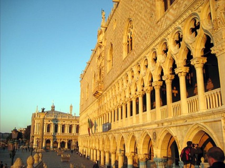 Venice: Doge's Palace and Basilica Skip-the-Line Guided Tour - Who should book this gondola-and-palace combo